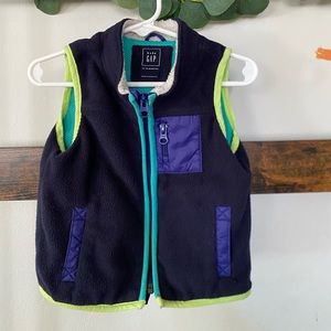 baby gap. boy vest. size 12-18 month.